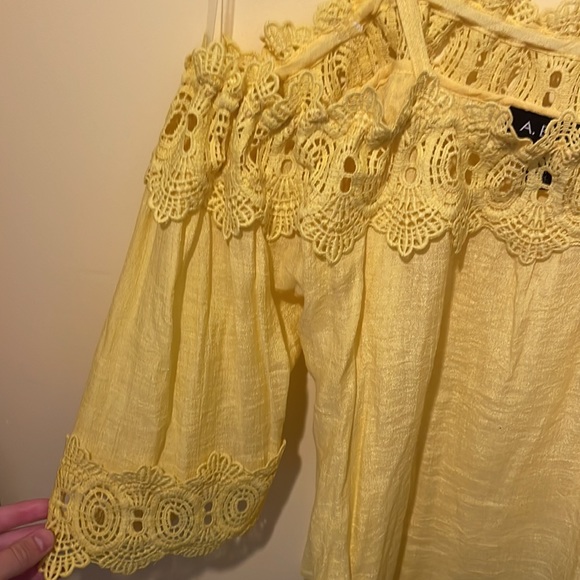 Yellow Blouse. - Picture 4 of 5